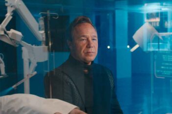 karakter elias mannix di serial bodies