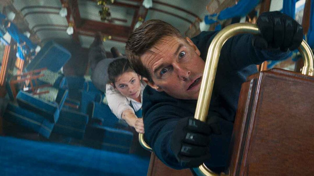 gambar tom cruise di film mission impossible dead reckoning part one