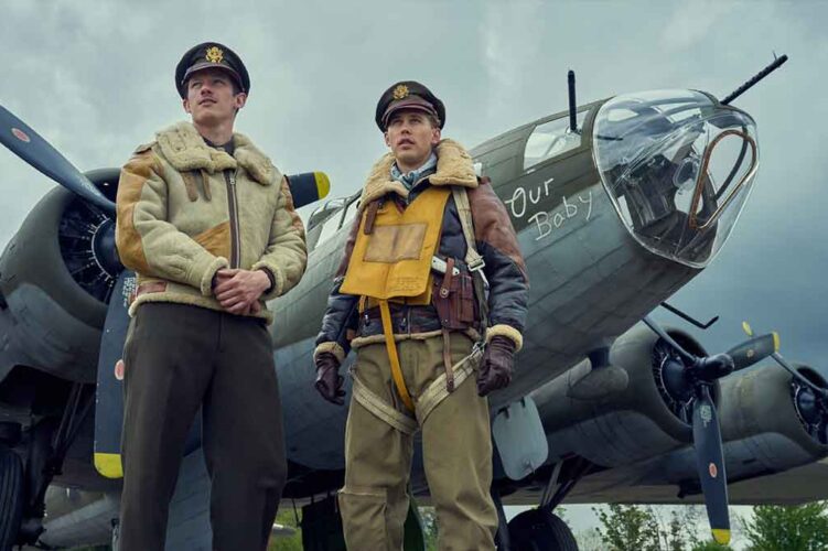 gambar Callum Turner dan Austin Butler dari serial masters of the air di apple tv plus