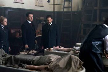 gambar adegan the alienist, salah satu serial misteri netflix