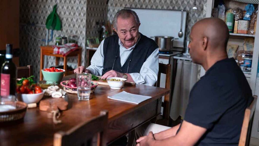 foto tokoh dokter enzo arisio dan robert mccall di film the equalizer 3