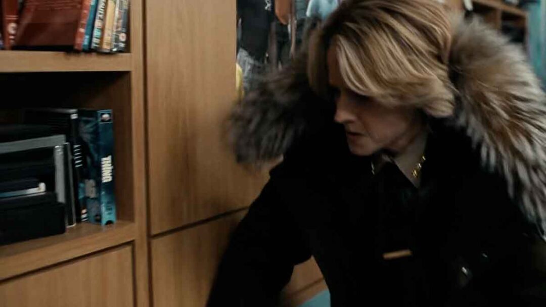 gambar di mana buku the thing berada di true detective season 4