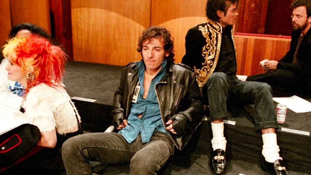 gambar cindy lauper, bruce springsteen, dan michael jackson di film dokumenter the greatest night in pop