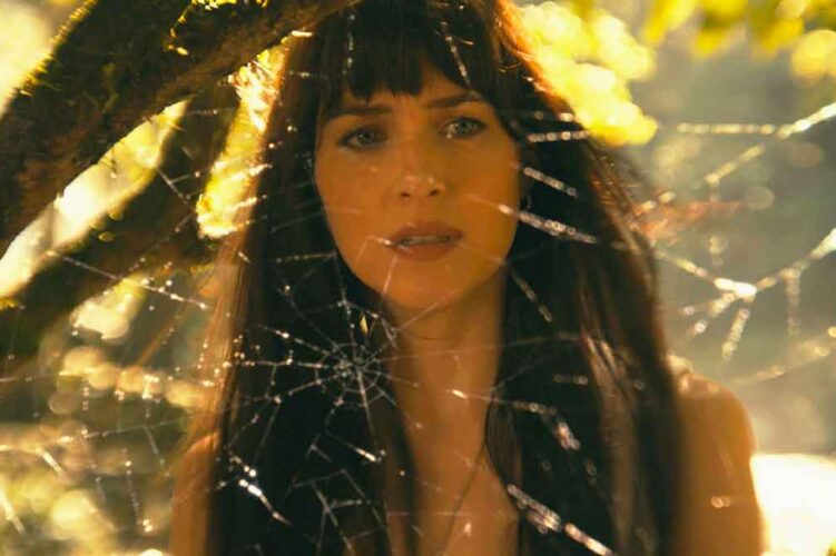 foto dakota johnson di film madame web