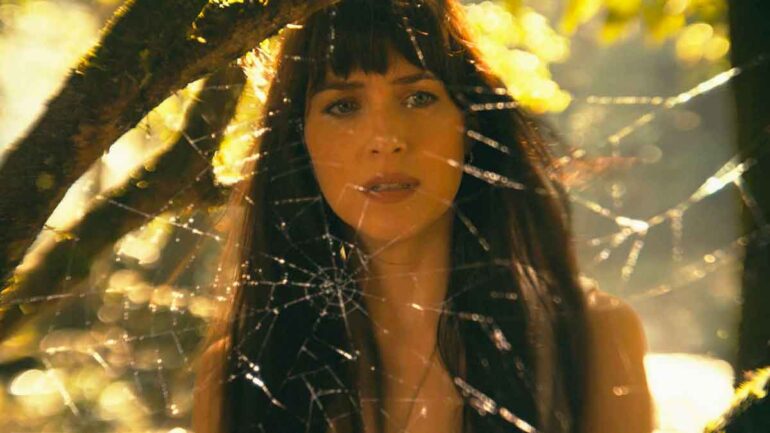 foto dakota johnson di film madame web