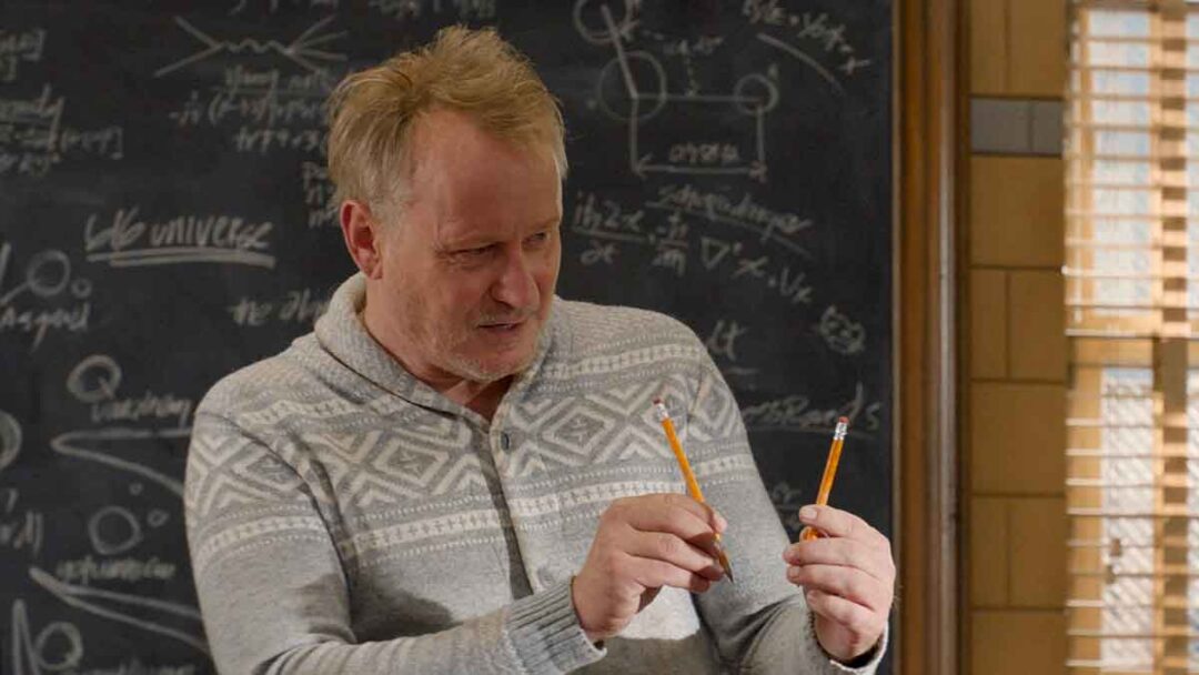 gambar erik selvig dari film thor 2