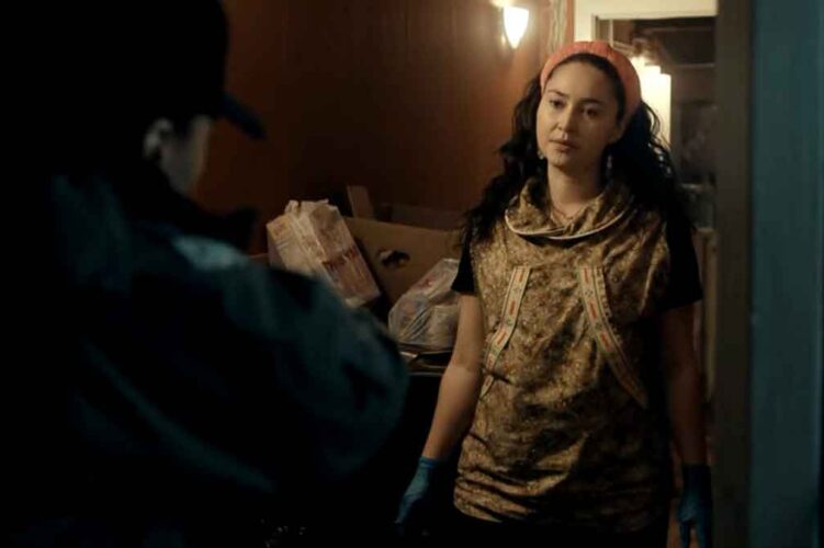 gambar evangeline navarro dan annie kowtok di true detective night country episode 3