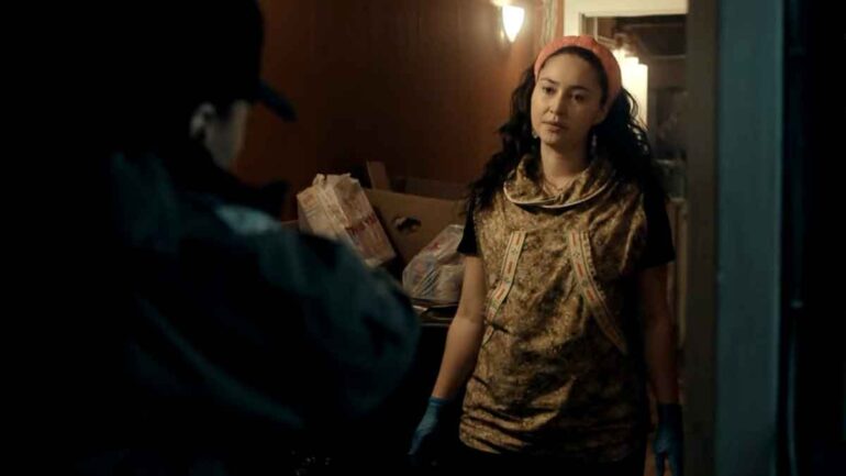 gambar evangeline navarro dan annie kowtok di true detective night country episode 3
