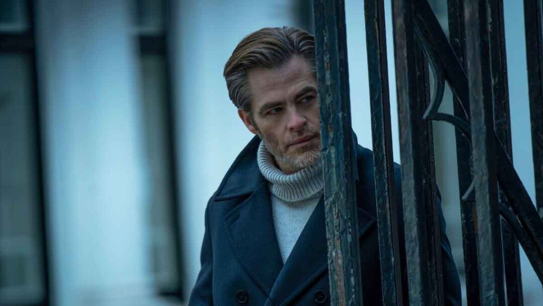 gambar chris pine di film all the old knives