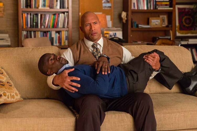 gambar kevin hart dan dwayne johnson di film central intelligence