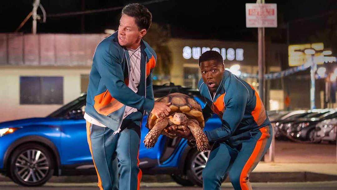 gambar mark wahlberg dan kevin hart di film me time