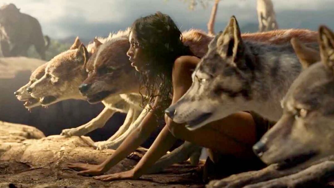 gambar adegan film mowgli legend of the jungle