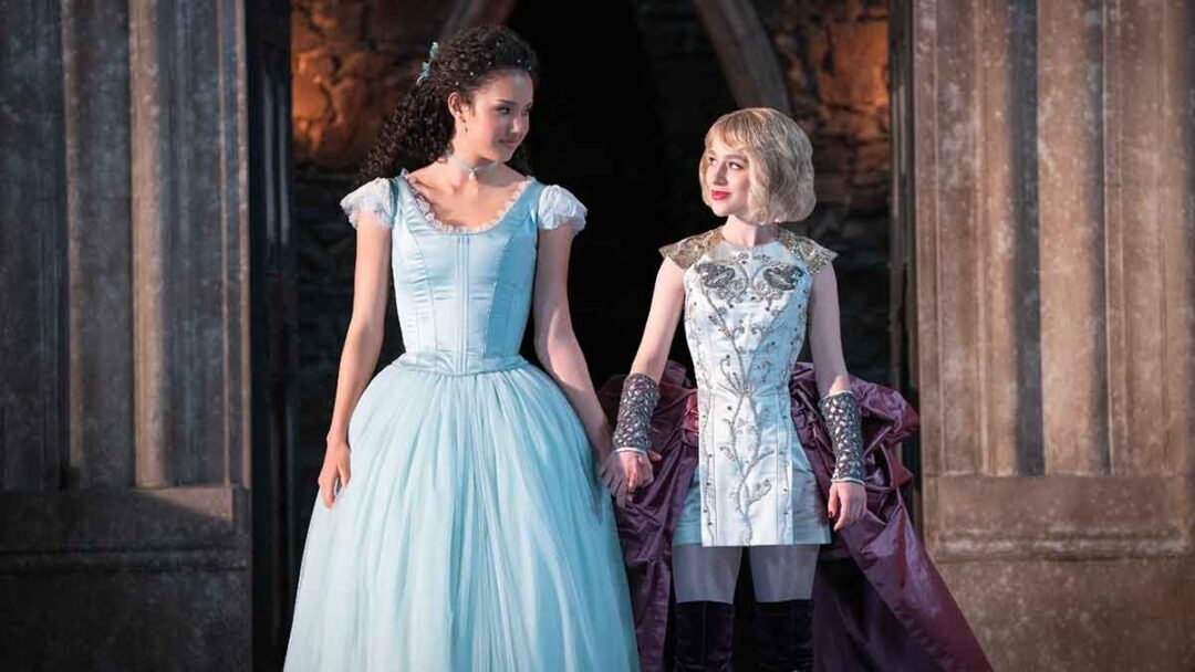 gambar adegan di film the school of good and evil
