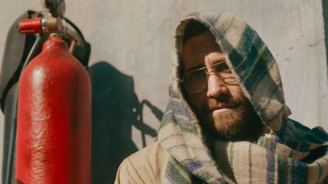 jake gyllenhaal sebagai john kinley di film Guy Ritchie's The Covenant
