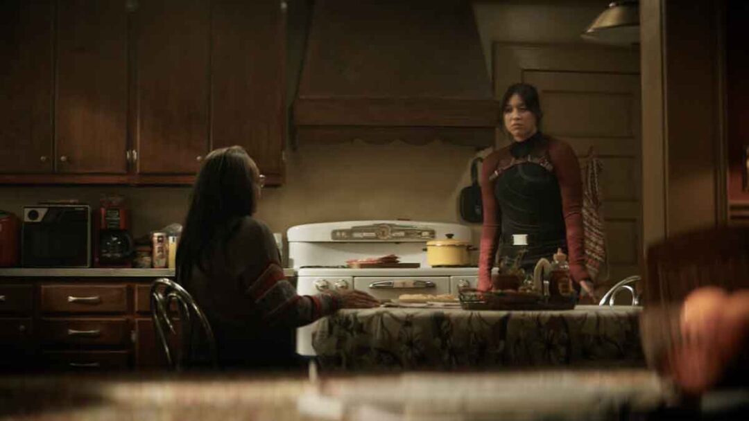 gambar maya berbicara dengan neneknya di serial echo