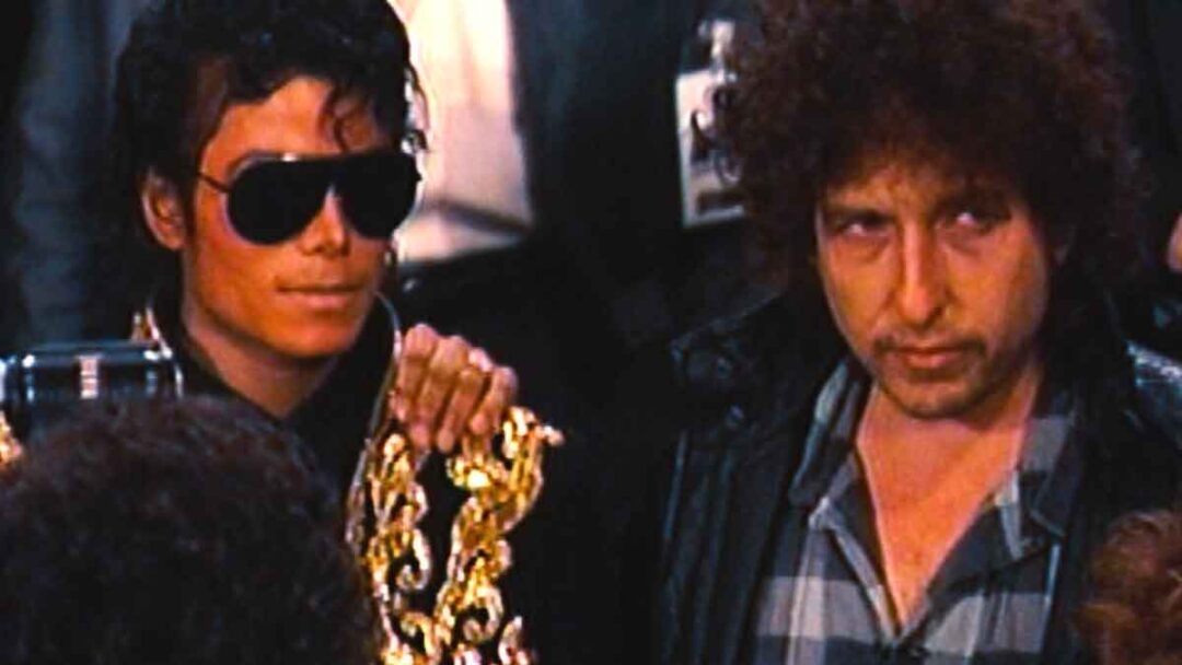 gambar michael jackson dan bob dylan di film dokumenter The Greatest Night in Pop