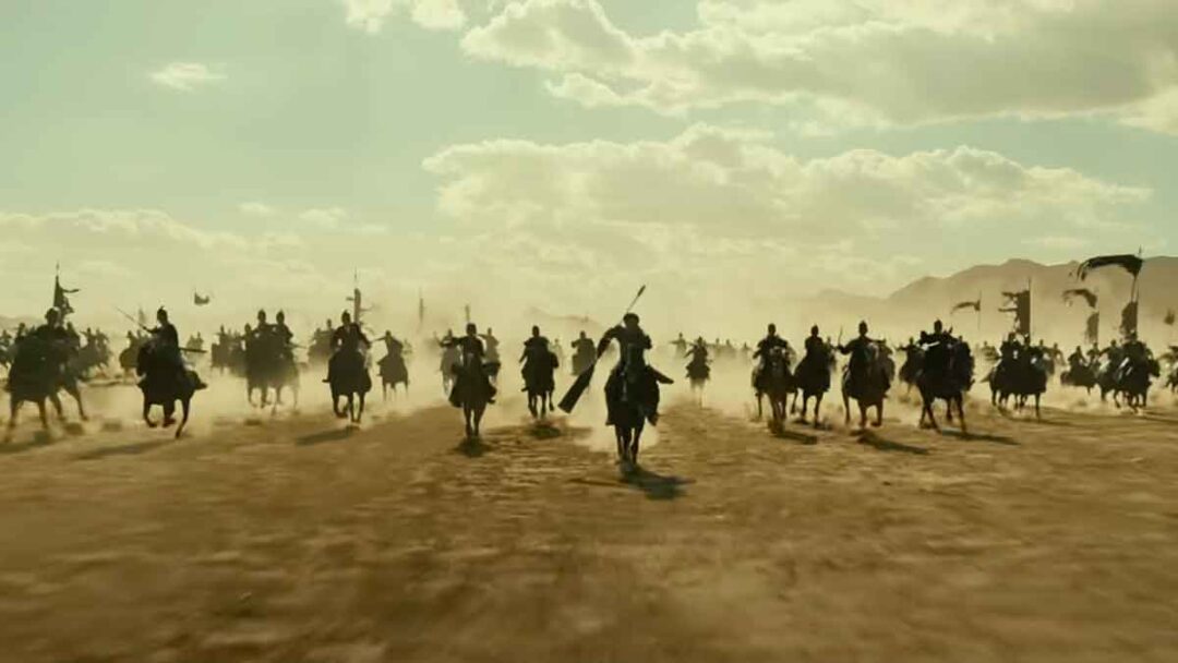 gambar pasukan qin menyerbu dipimpin moubu di film kingdom flame of destiny