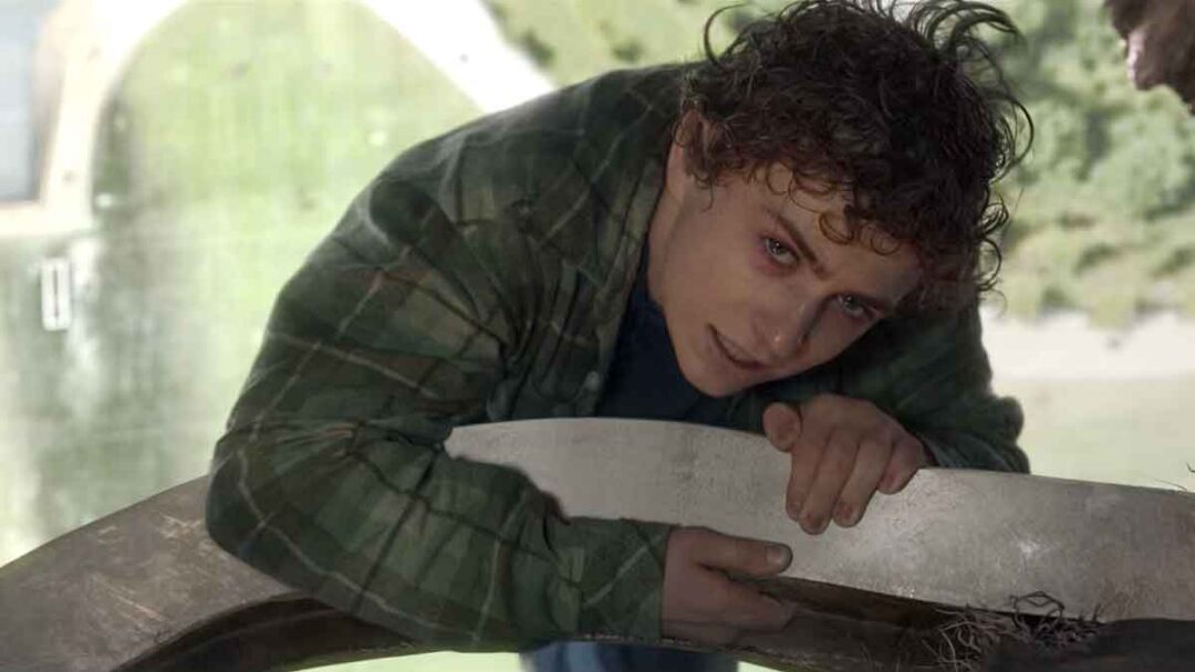 gambar percy jackson mau jatuh di episode 4 serial percy jackson and the olympians