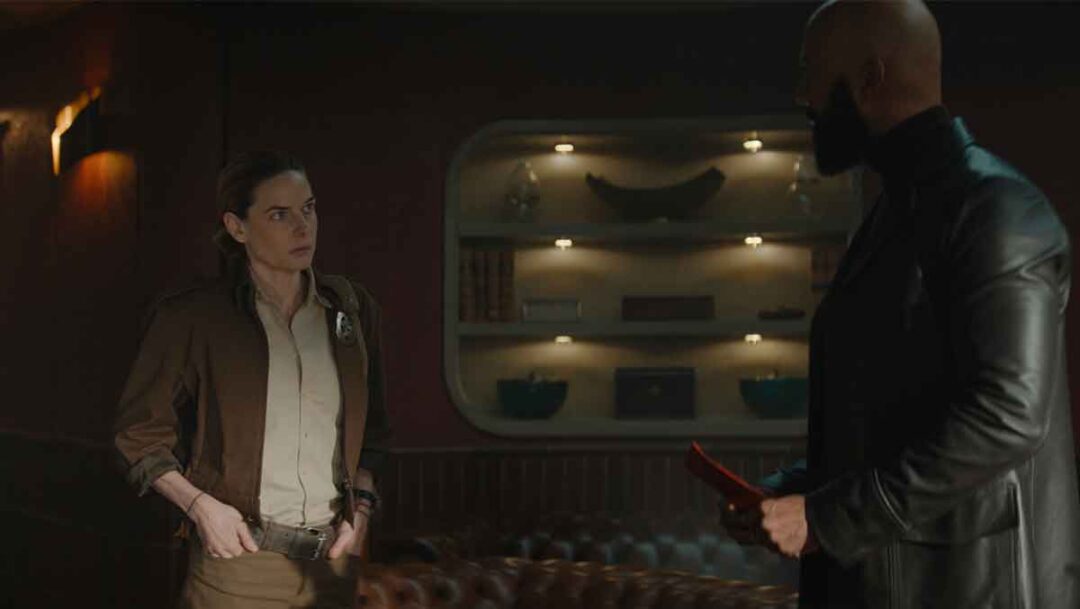 foto rebecca ferguson dan common di serial silo