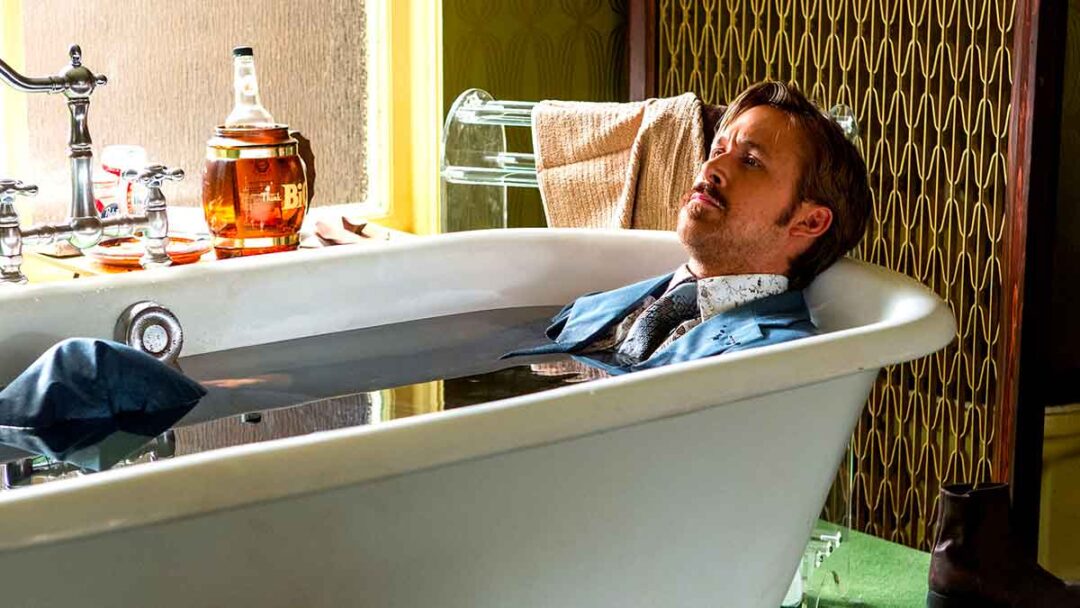 gambar ryan gosling di film the nice guys
