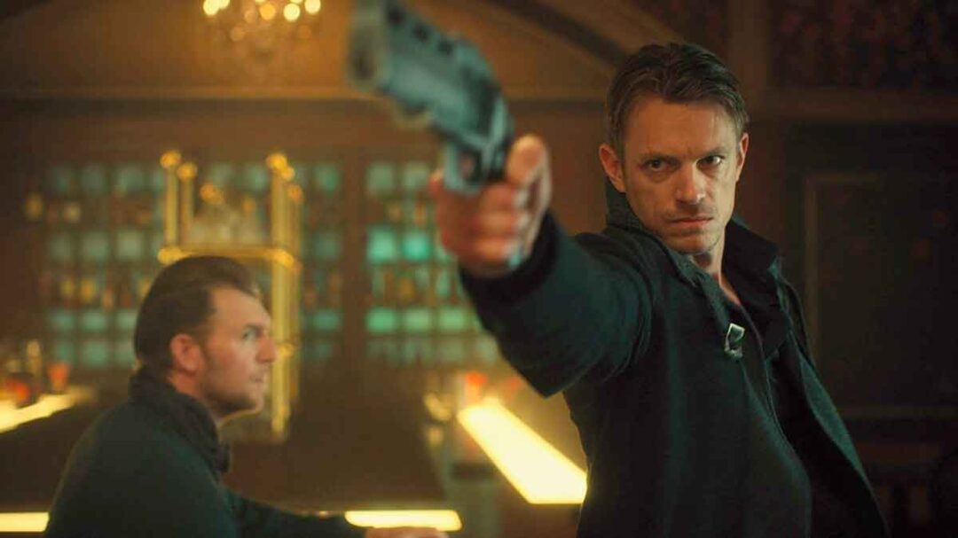 gambar joel kinnaman sebagai takeshi kovacs di serial altered carbon