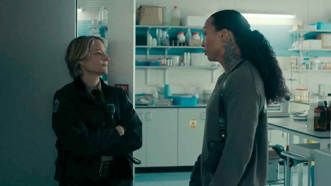 foto tokoh liz danvers dan evangeline navarro di serial true detective night country