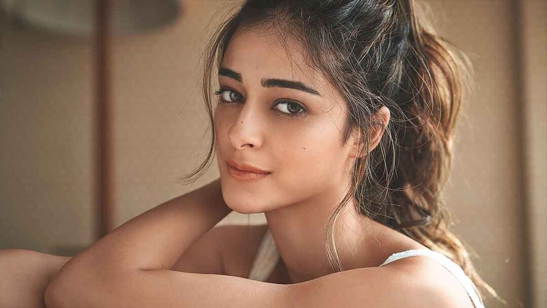 artis india anaya pandey