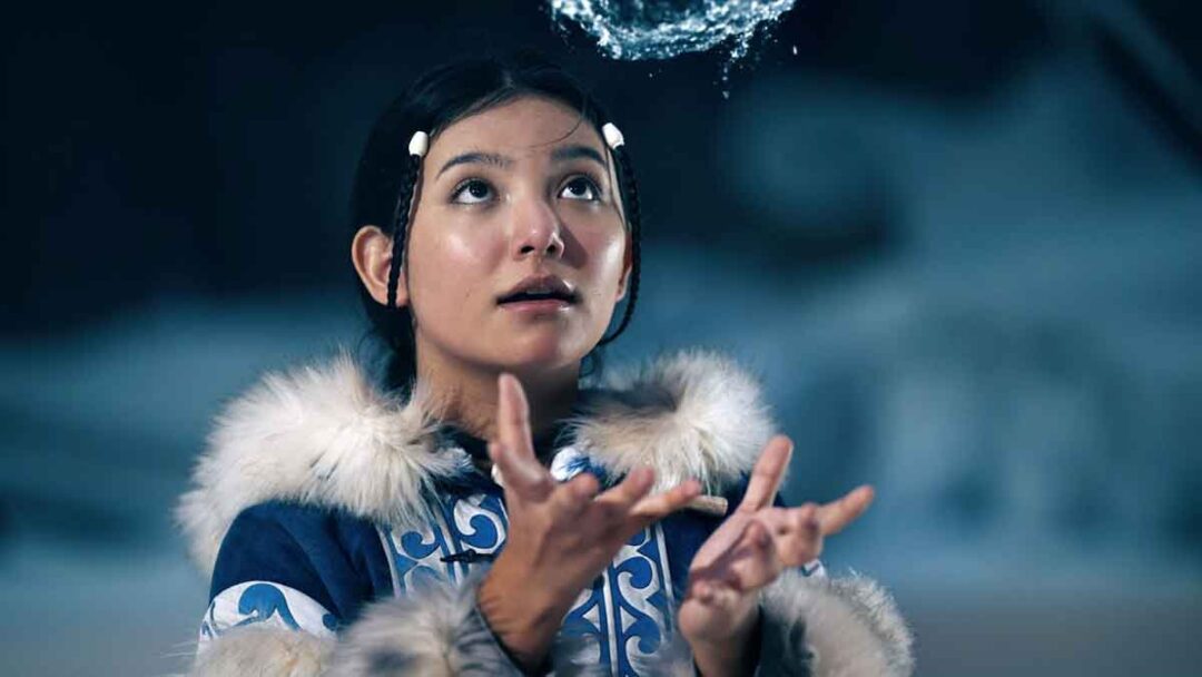 Kiawentiio sebagai katara di serial avatar the las airbender di netflix