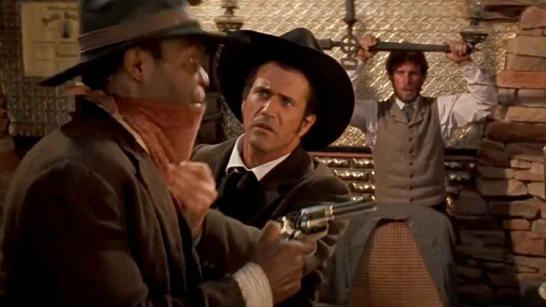 gambar cameo danny glover di film maverick