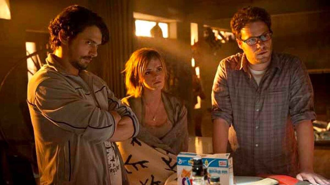 gambar dave franco, emma watson, dan seth rogen di film this is the end