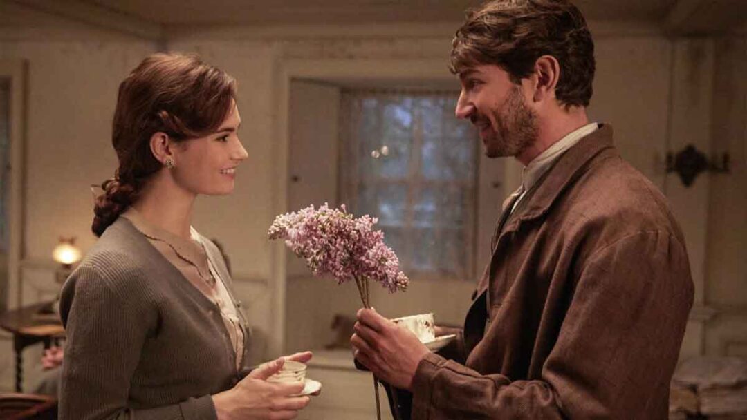 adegan film The Guernsey Literary and Potato Peel Pie Society