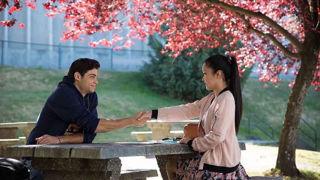 adegan dari To All the Boys I’ve Loved Before, salah satu film romantis netflix terbaik