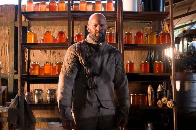 gambar jason statham di film the beekeeper