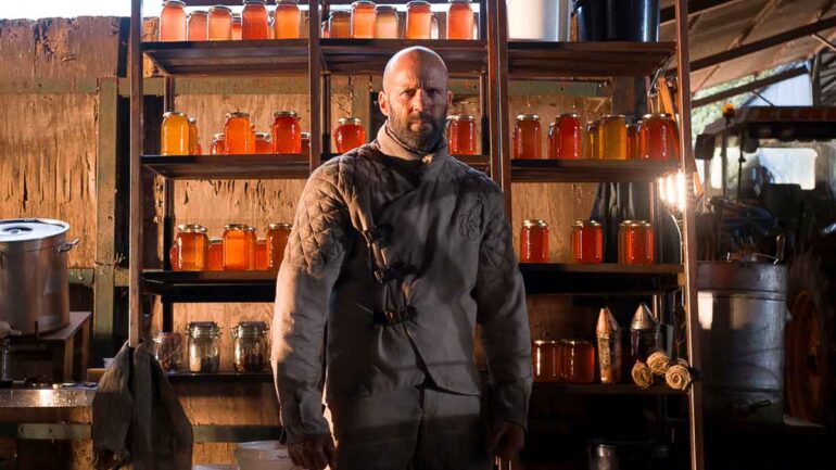 gambar jason statham di film the beekeeper