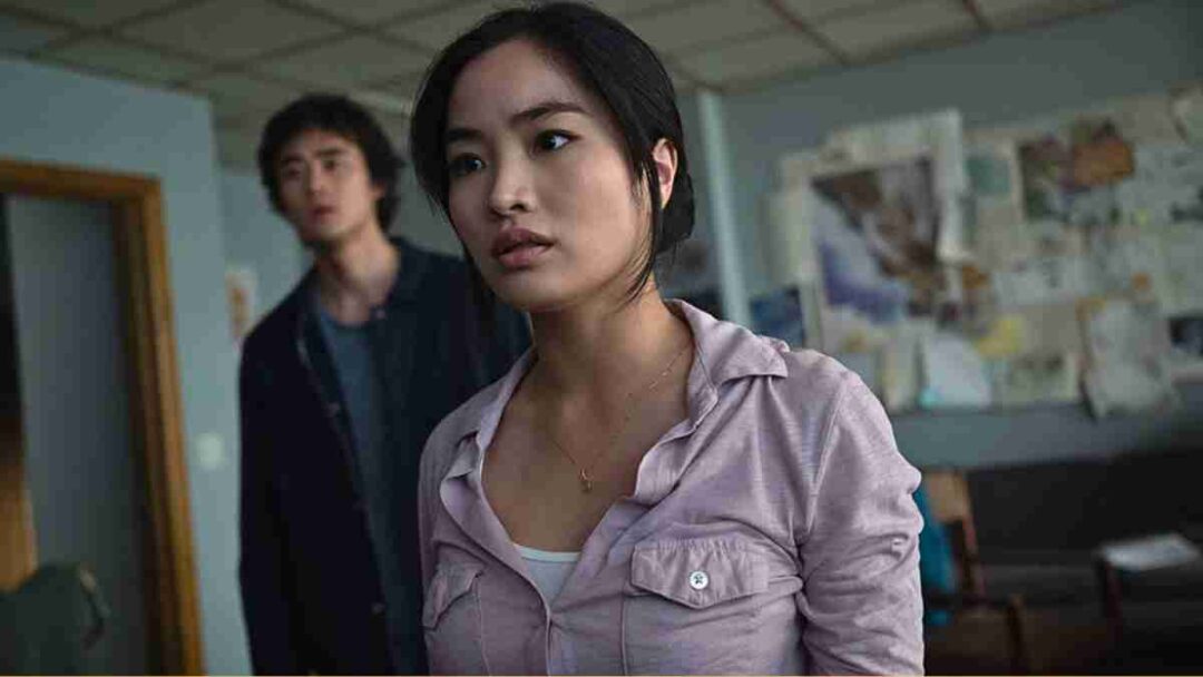 anna sawai sebagai cate randa di serial di monarch