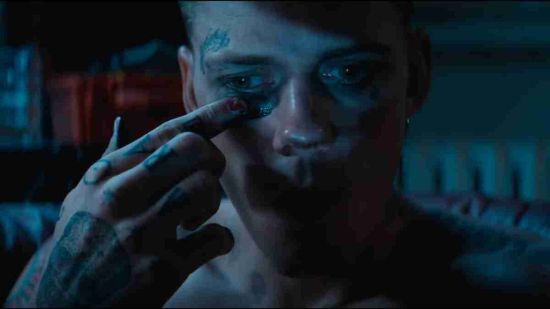 bill skarsgard sebagai eric draven di film the crow 2024