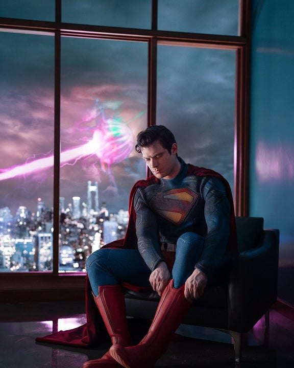 foto pertama david corenswet pakai kostum superman baru