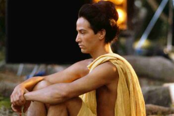 Keanu Reeves sebagai Siddharta di film tentang Buddha yang berjudul Little Buddha