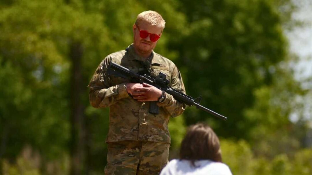 gambar jesse plemons di film civil war