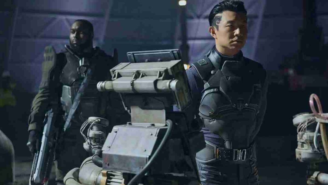 gambar simu liu sebagai harlan di film atlas