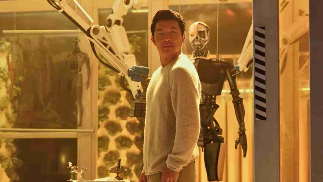 gambar simu liu sebagai harlan di film atlas