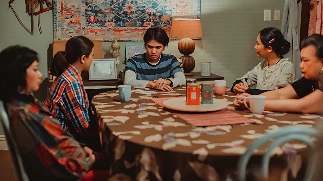gambar adegan film komedi indonesia di netflix berjudul Ali dan Ratu-ratu