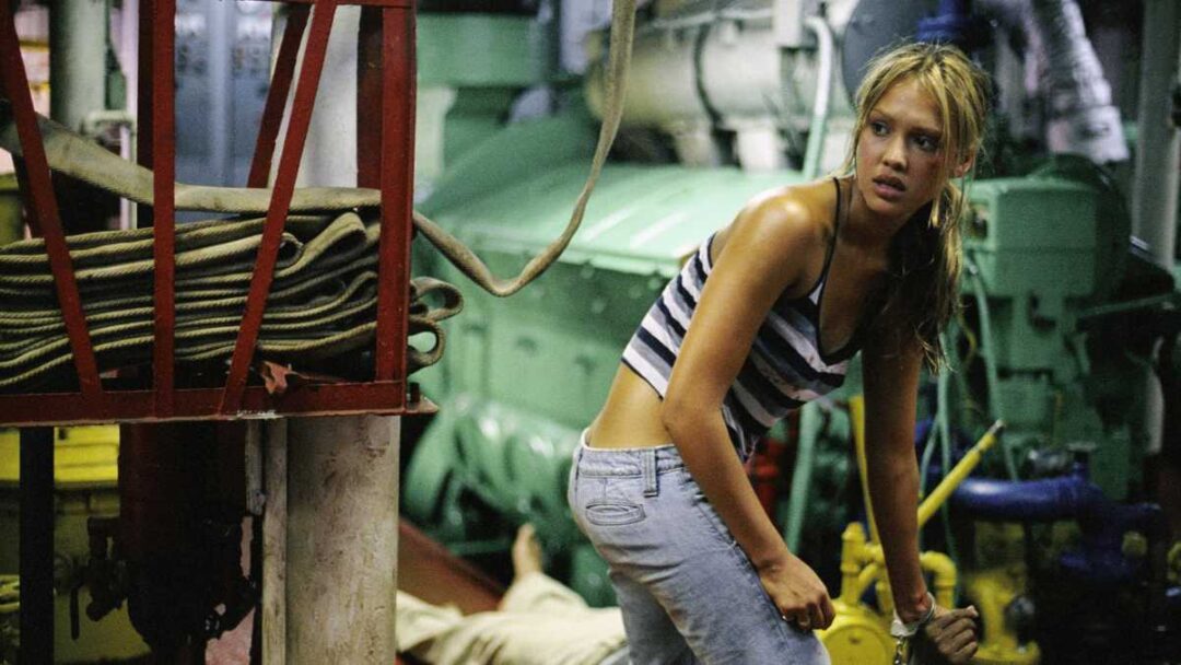 gambar Jessica Alba di film Into the Blue