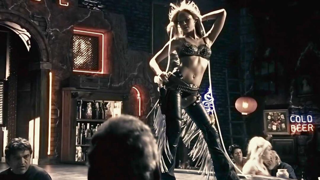 gambar salah satu film jessica alba paling ikonik, yaitu Sin City di tahun 2005