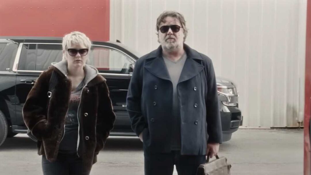 gambar Ryan Simpkins dan Russell Crowe di film The Exorcism (2024)