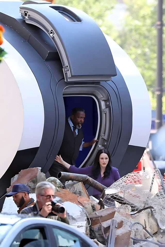foto Wendell Pierce dan Rachel Brosnahan di film Superman