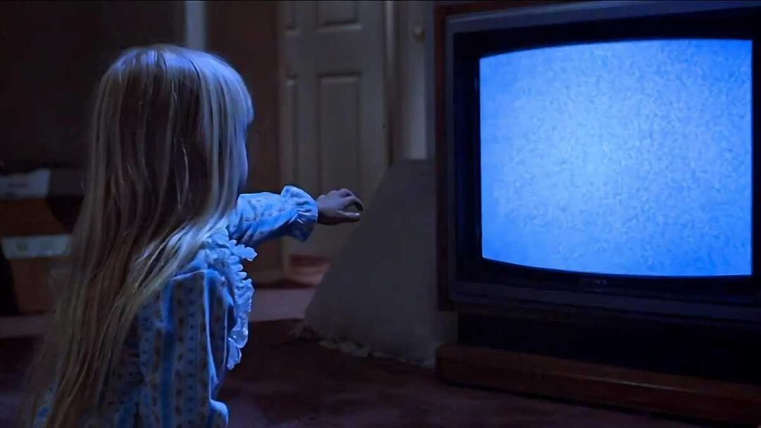 gambar adegan adegan tv dari film poltergeist