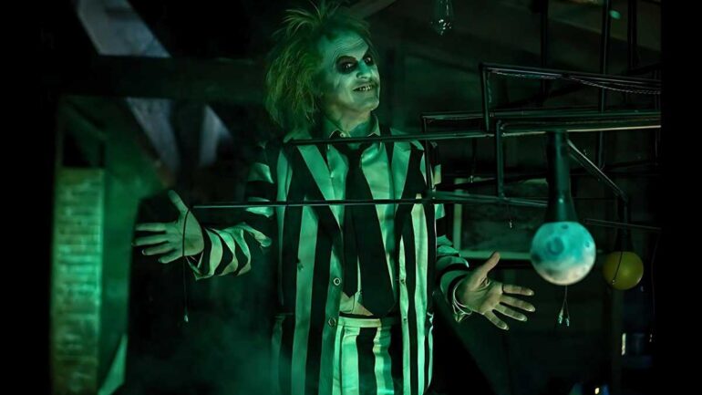 gambar michael keaton sebagai betelgeuse di film beetlejuice 2