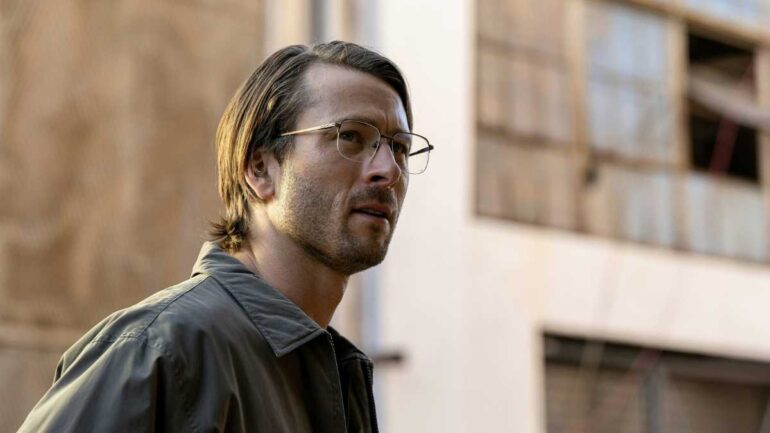 gambar glen powell di film hit man yang tayang di netflix
