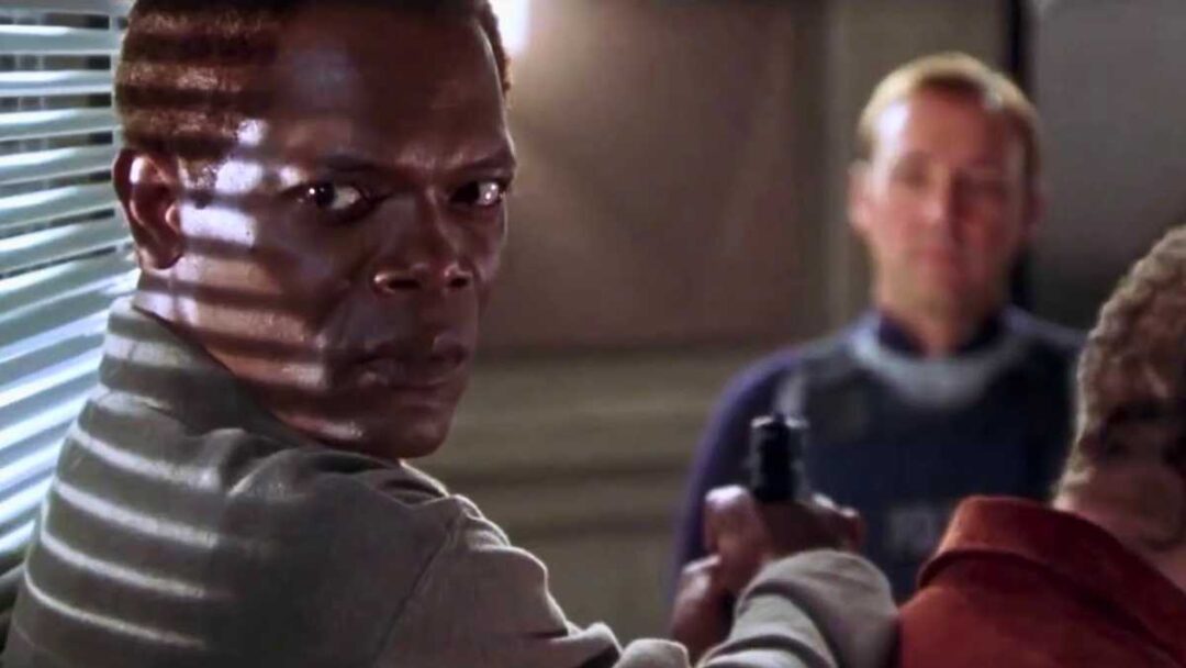 gambar samuel l jackson di film the negotiator